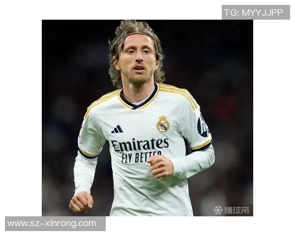 丑帅足球明星的独特魅力与球场风采解析